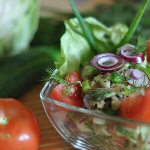 Салат из овощей с оливковым маслом