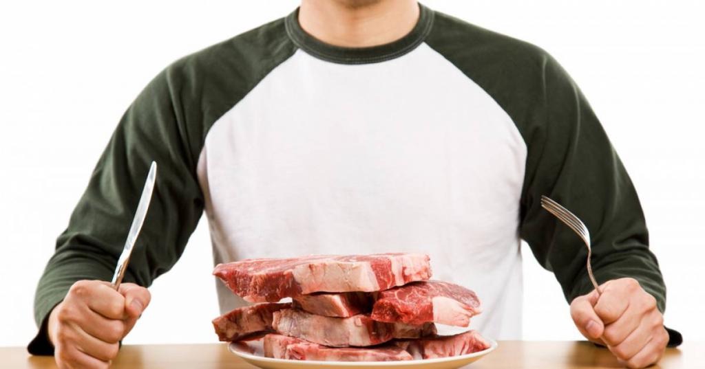 мясо на столе