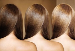 Ромашка воздействует не только на сами волосы, но и на волосяные луковицы, а также на кожу головы.