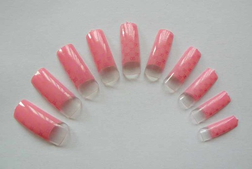 Розовые типсы для ногтей 