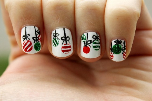 Christmas-tree-decoration-nail-design