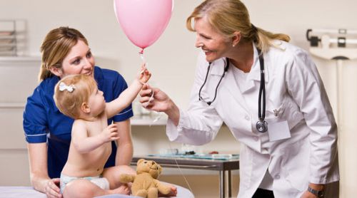 Ребенок на осмотре у врача