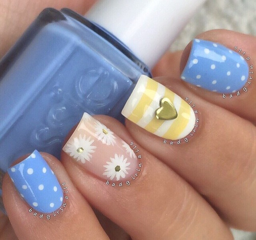 yellow-and-blue-nails-with-camomile-and-heart