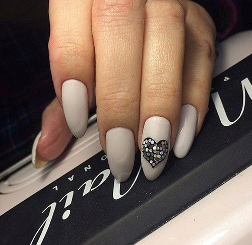 gray-nails-with-gem-heart