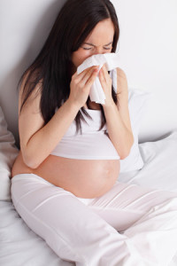 Беременная женщина с носовым платком