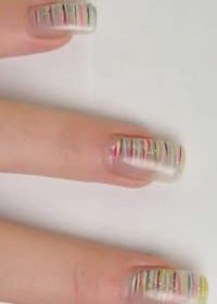 Роспись ногтей цветными штрихами