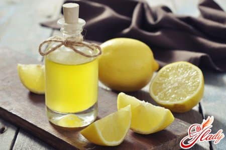 Приготовление маски для волос с подсолнечным маслом и лимонным соком