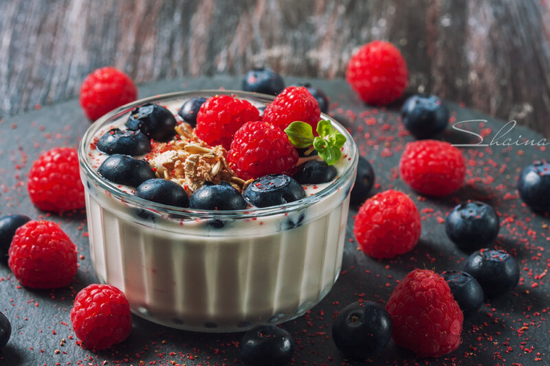 Здоровый завтрак - ряженка с ьюсли и ягодами