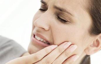 болит горло после удаления зуба