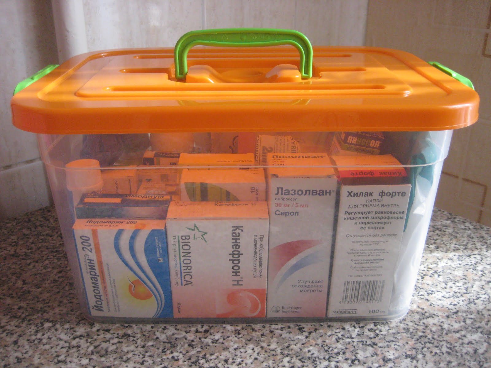 Хранение лекарств в коробке