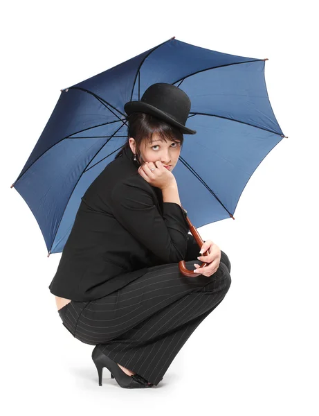 Осенняя депрессия. Грустная женщина с синий зонтик — стоковое фото