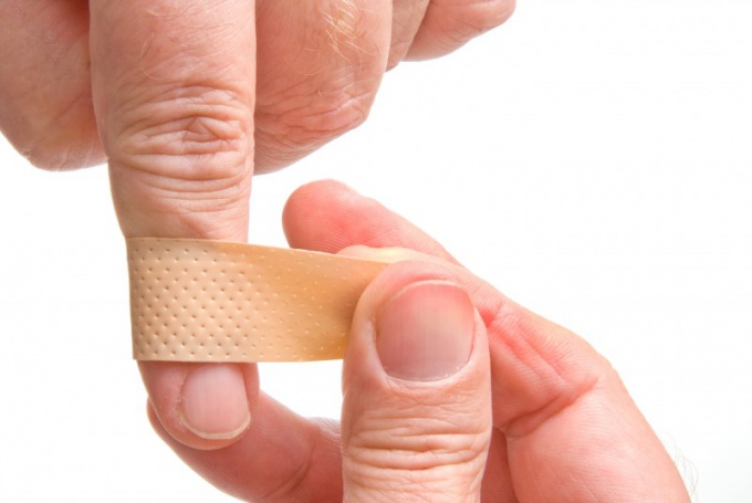 Как лечить рану на пальце
