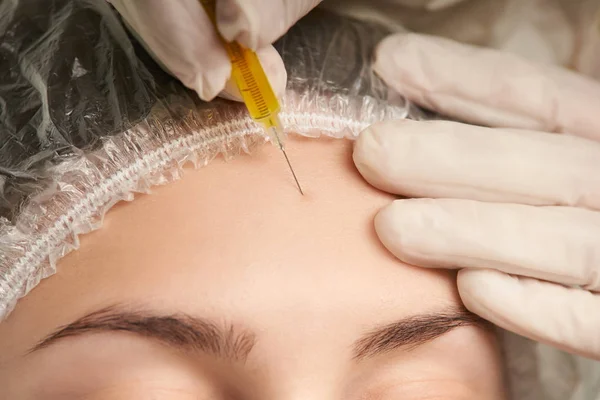 Forehead Hyaluronic Medicine Injection Patient Girl Center — стоковое фото